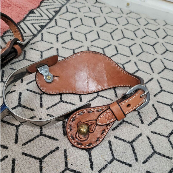 FLORAL & SILVER ADJUSTABLE BUCKLE COWBOY SPURS - Picture 11 of 16